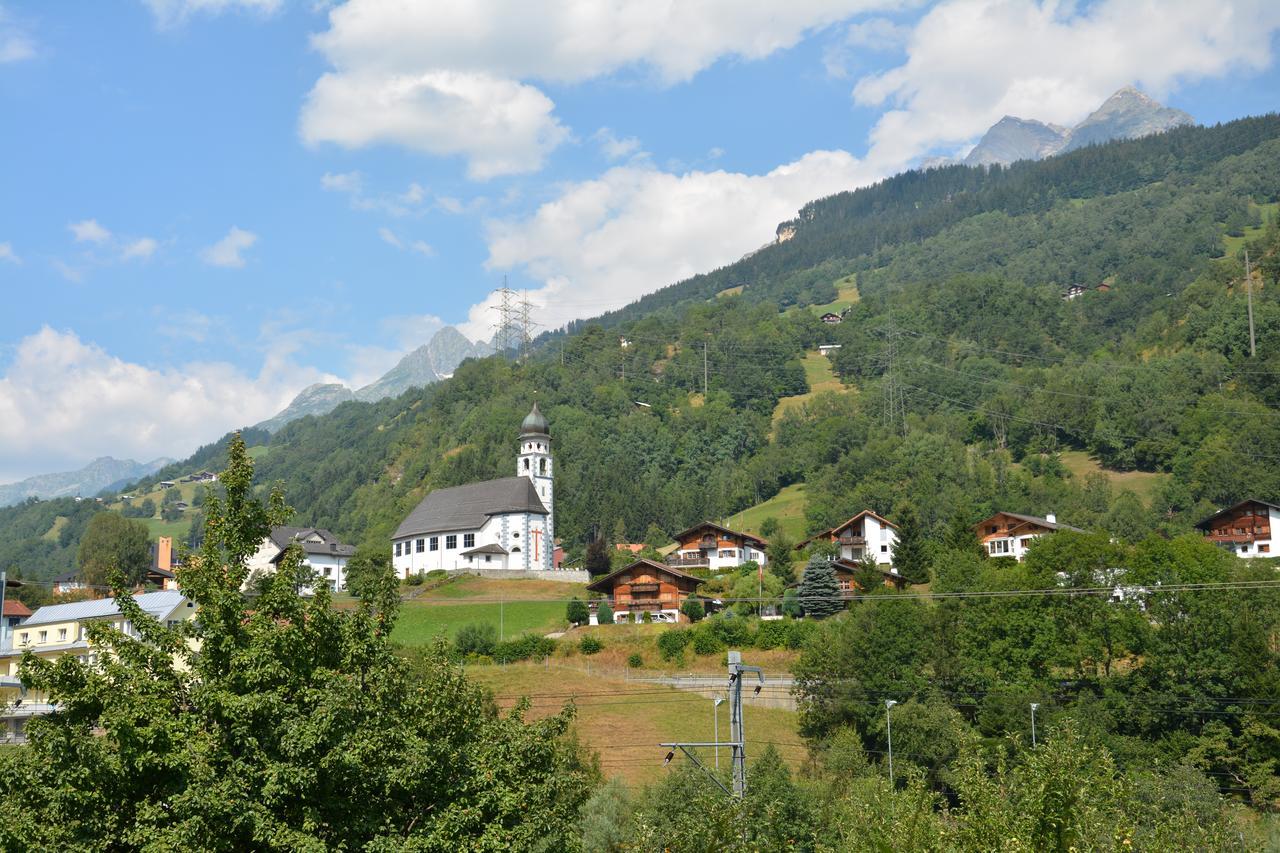 Ustria Crusch Alva Bed & Breakfast Tavanasa Exterior foto
